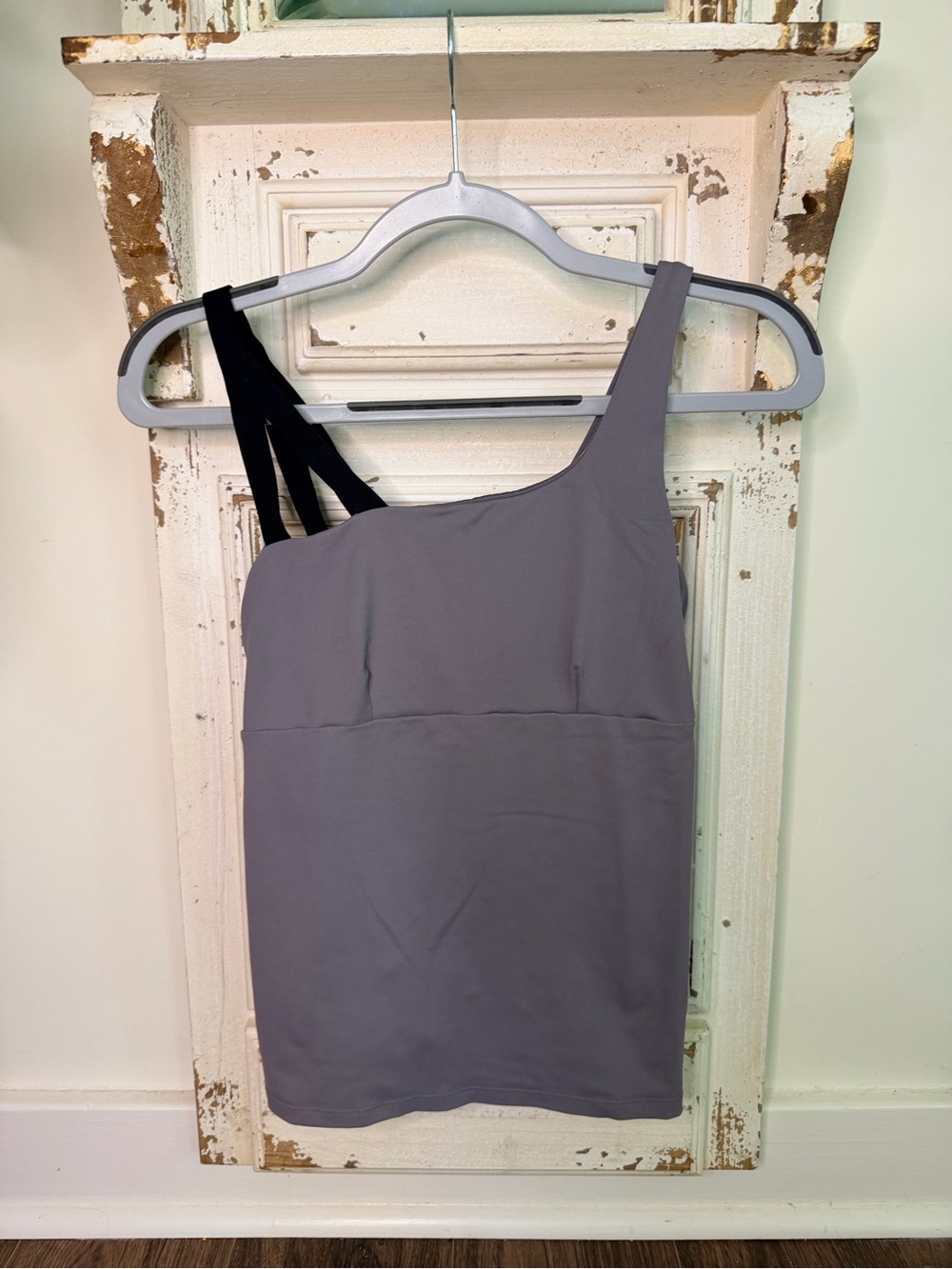 ALO Yoga Asymmetrical Purple/Gray Tank with Black Strap Size Small - Picture 3 of 5